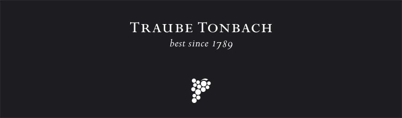 Logo Hotel Traube Tonbach auf schwarzem Hintergrund 